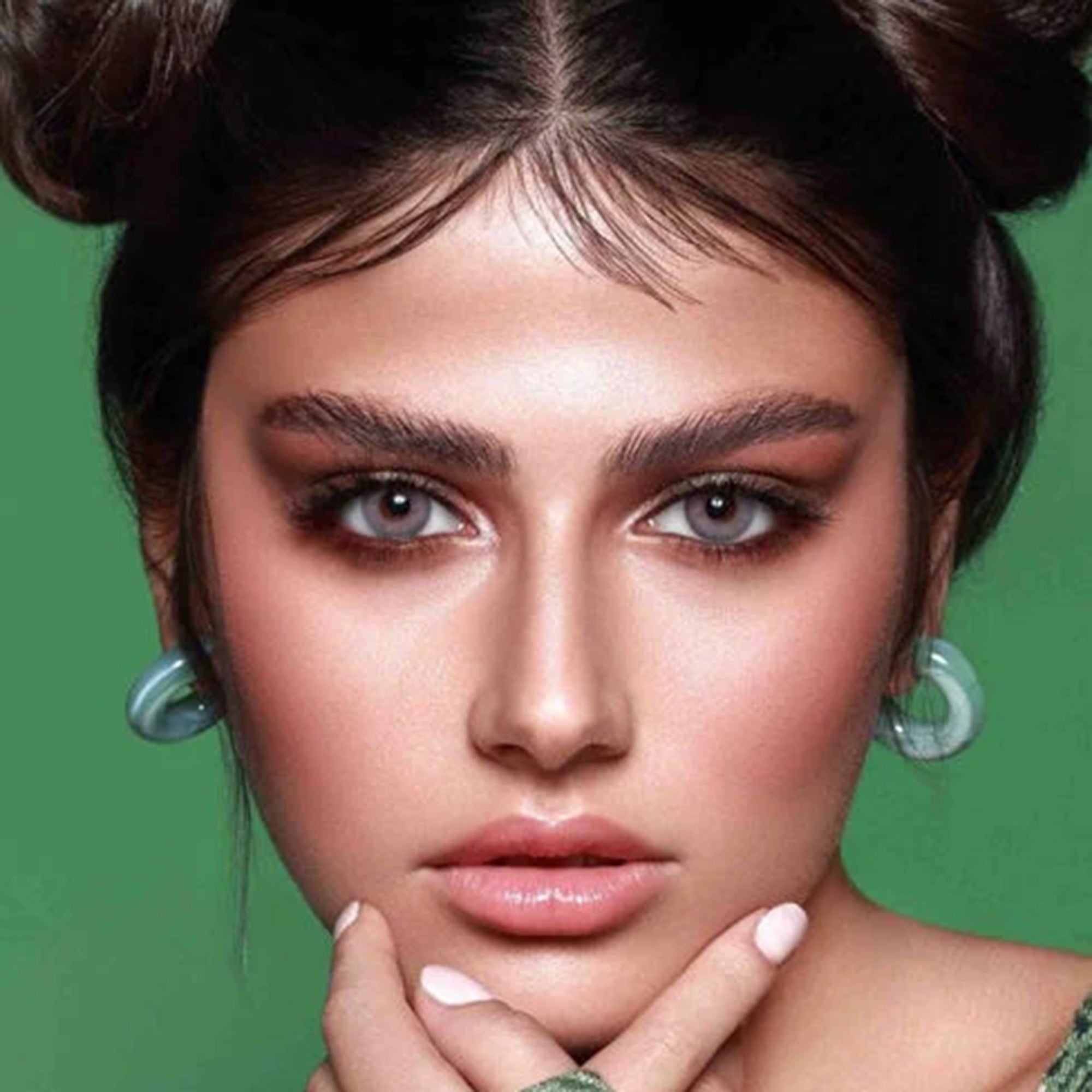 عدسات لاصقة ايليت ملونة