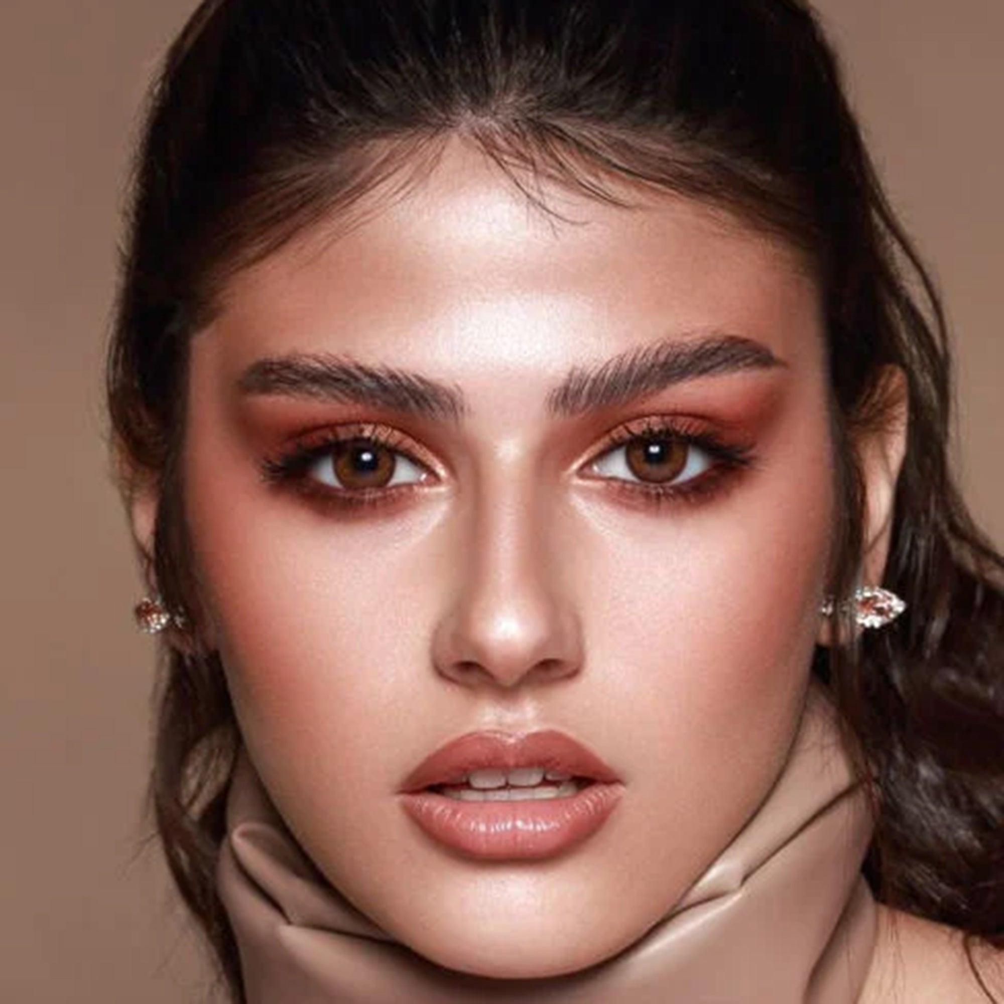 عدسات لاصقة ايليت ملونة