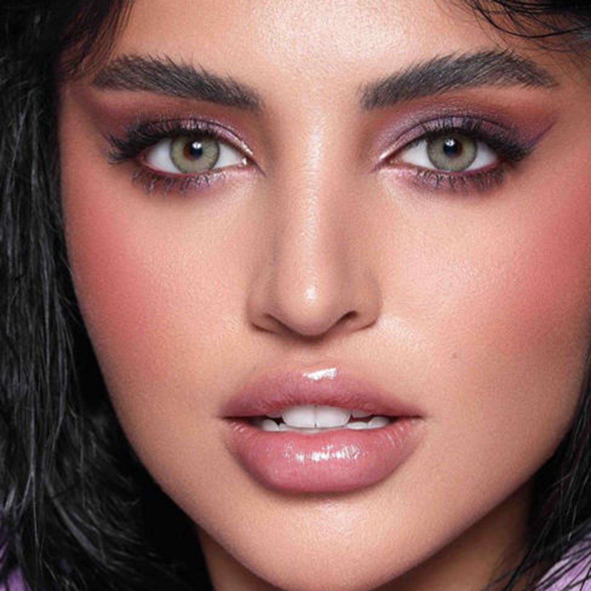 عدسات لاصقة ايليت ملونة