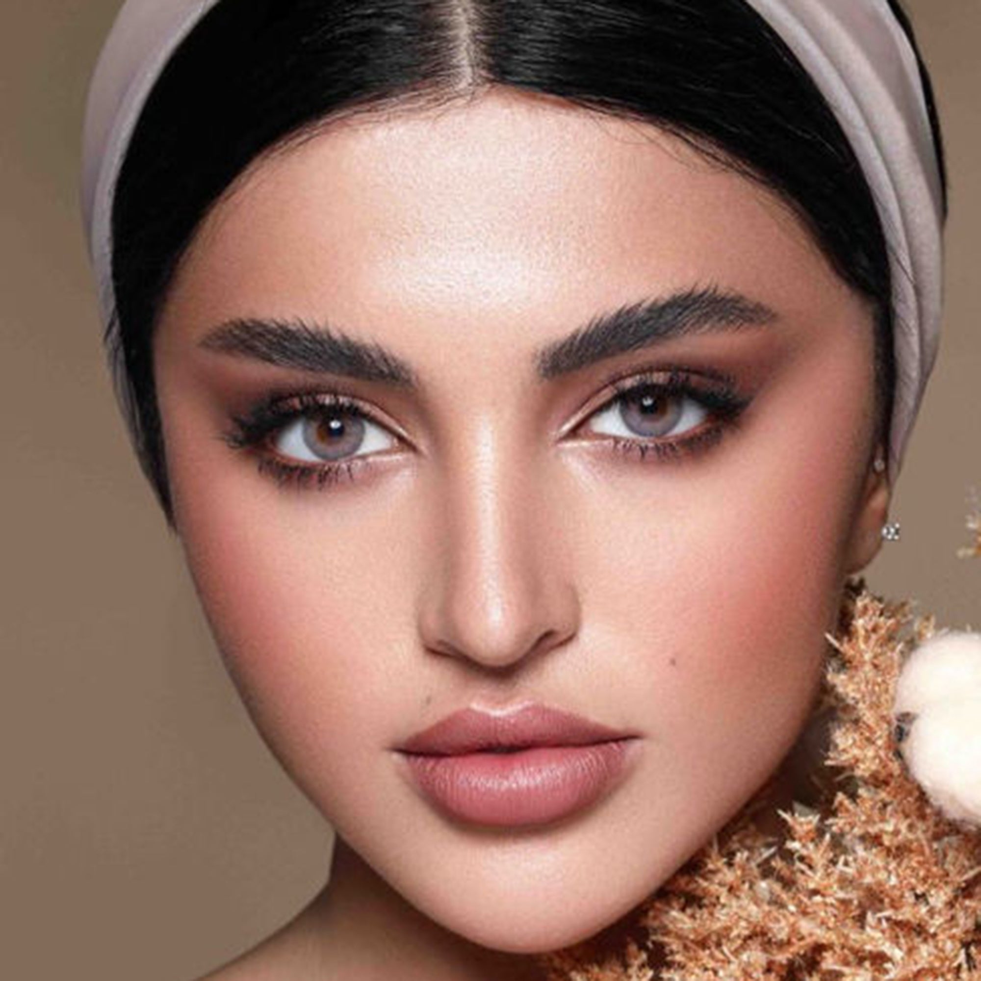 عدسات لاصقة ايليت ملونة