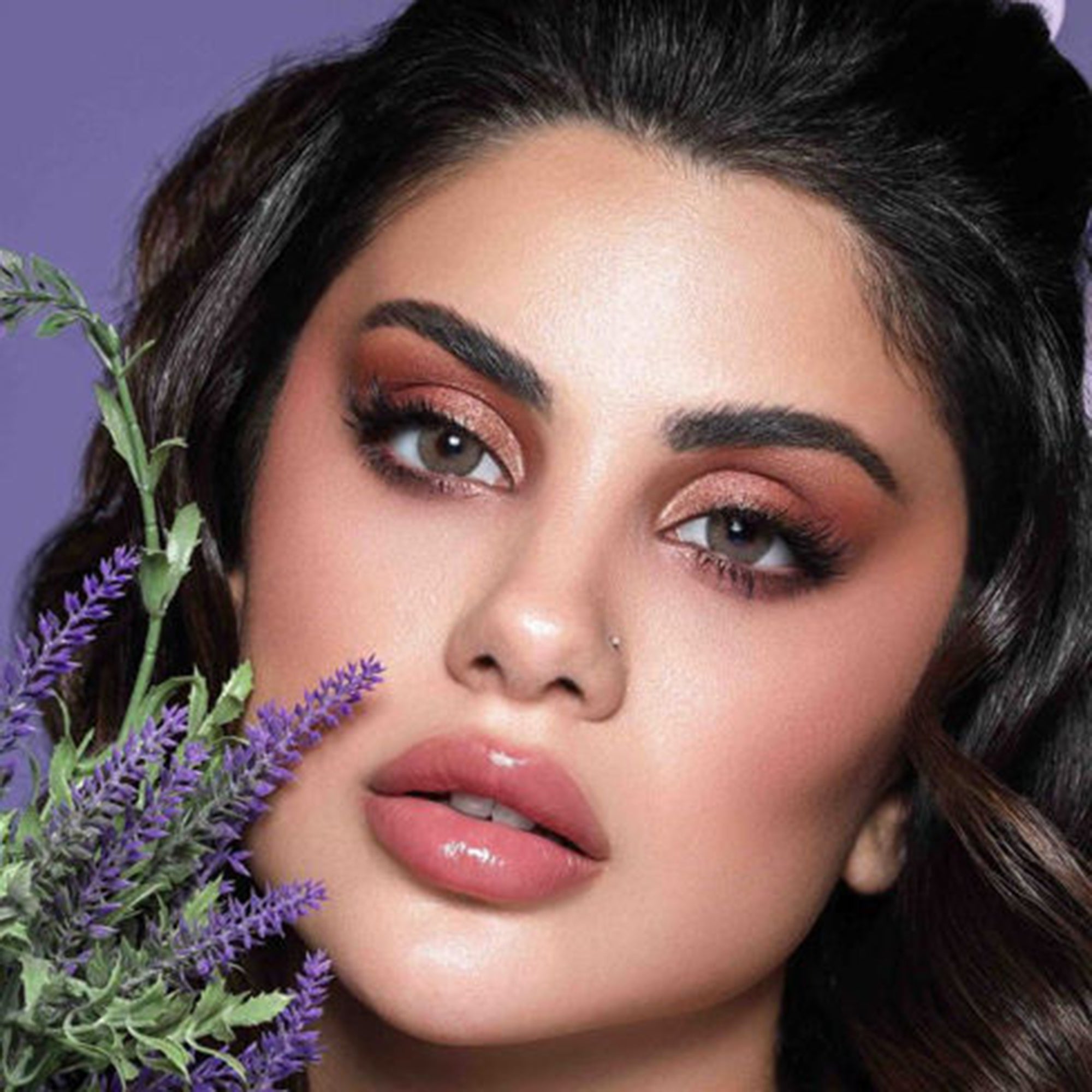 عدسات لاصقة ايليت ملونة