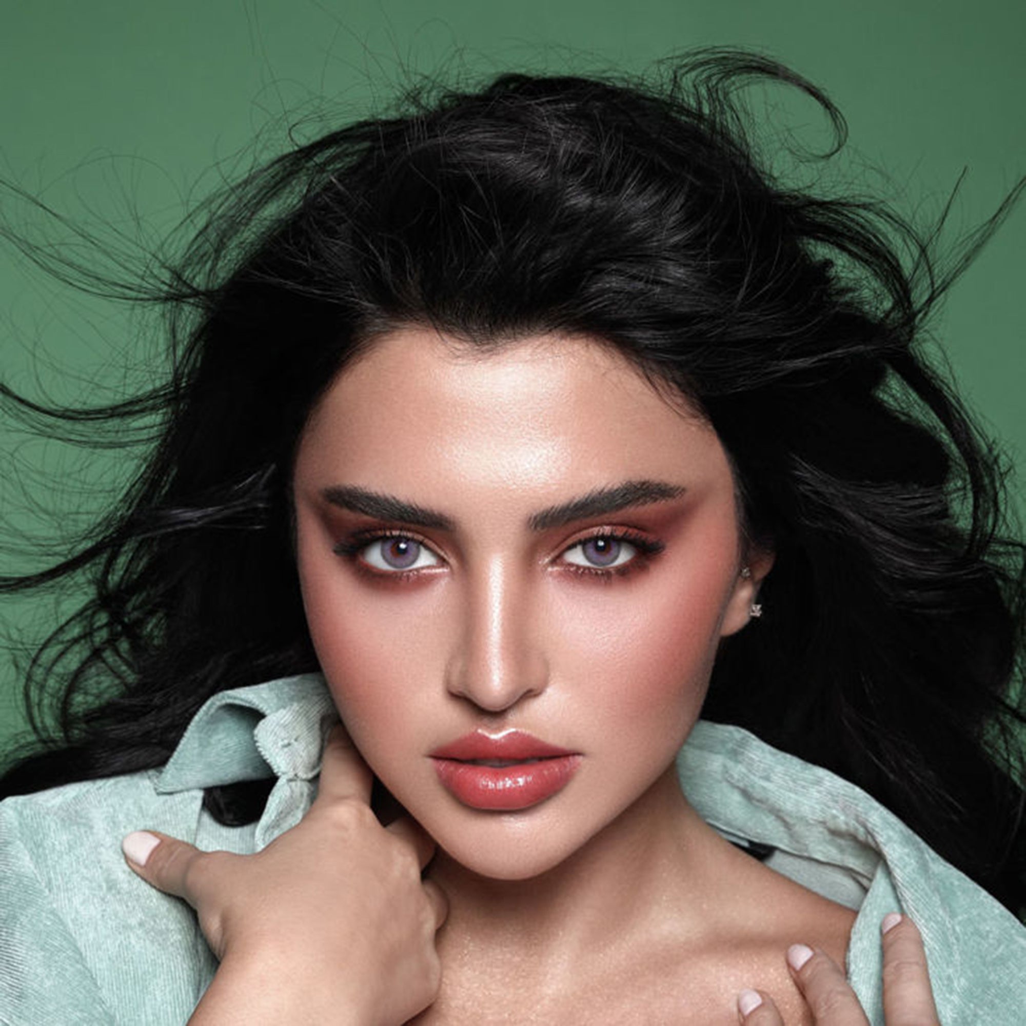 عدسات لاصقة ايليت ملونة