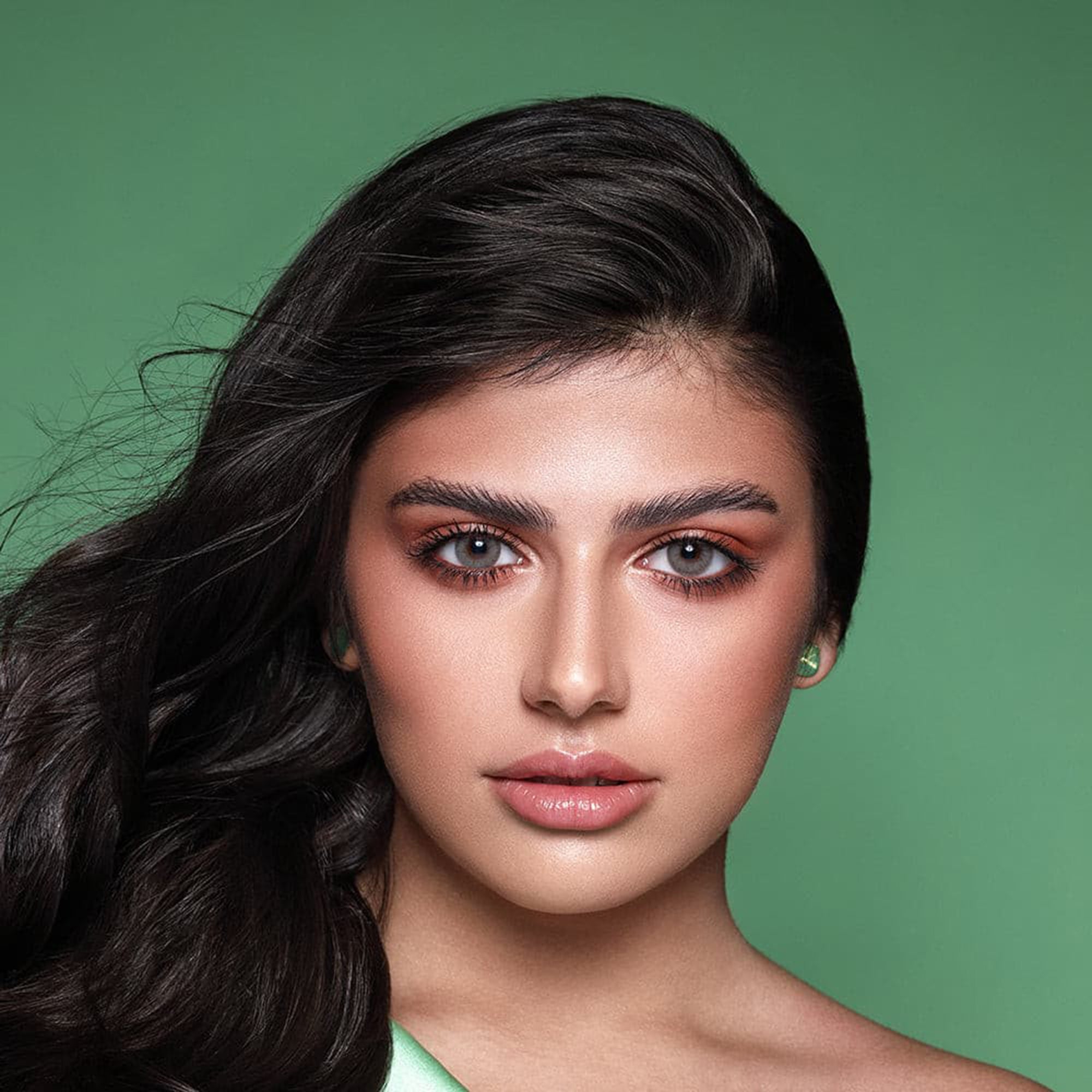 عدسات لاصقة ايليت ملونة