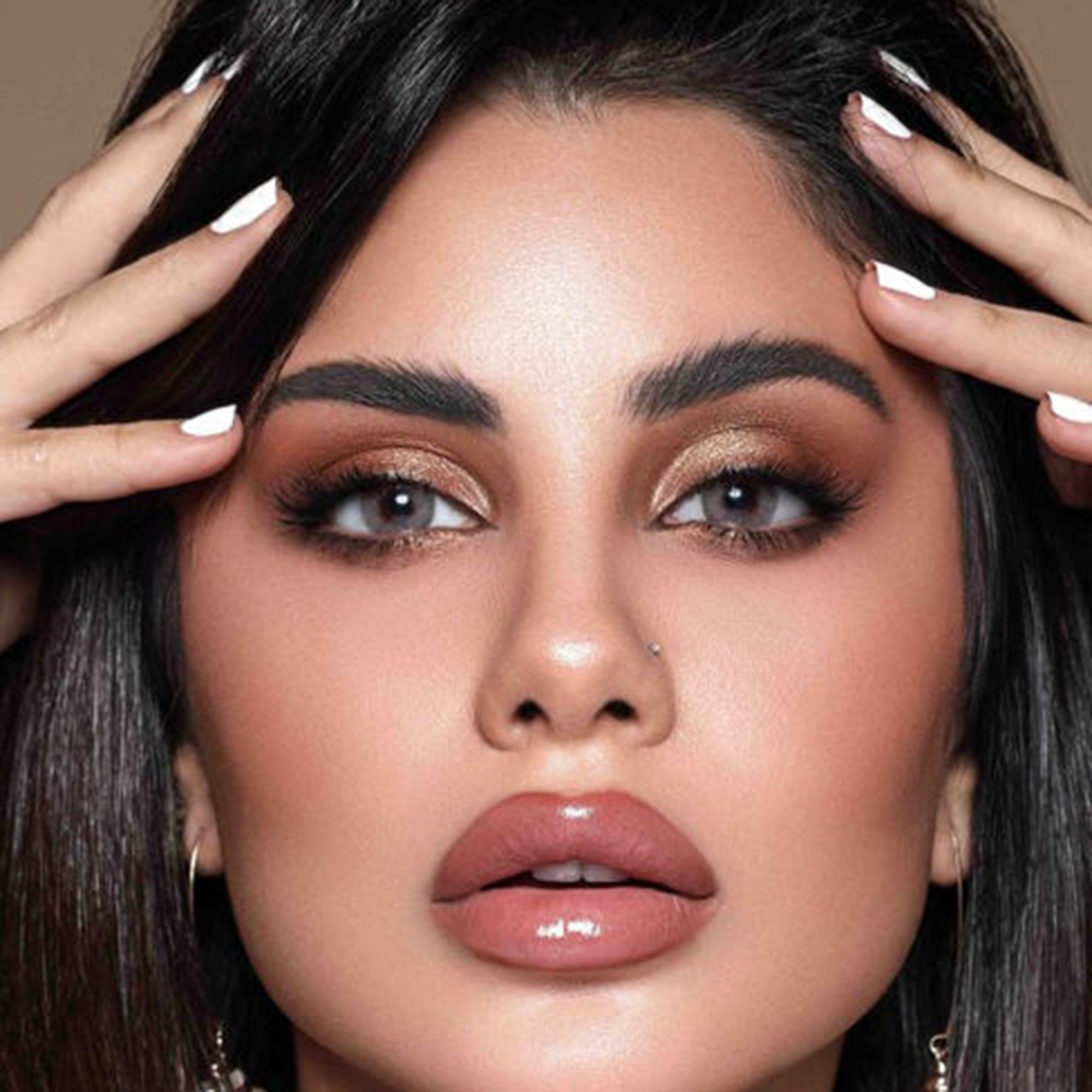 عدسات لاصقة ايليت ملونة