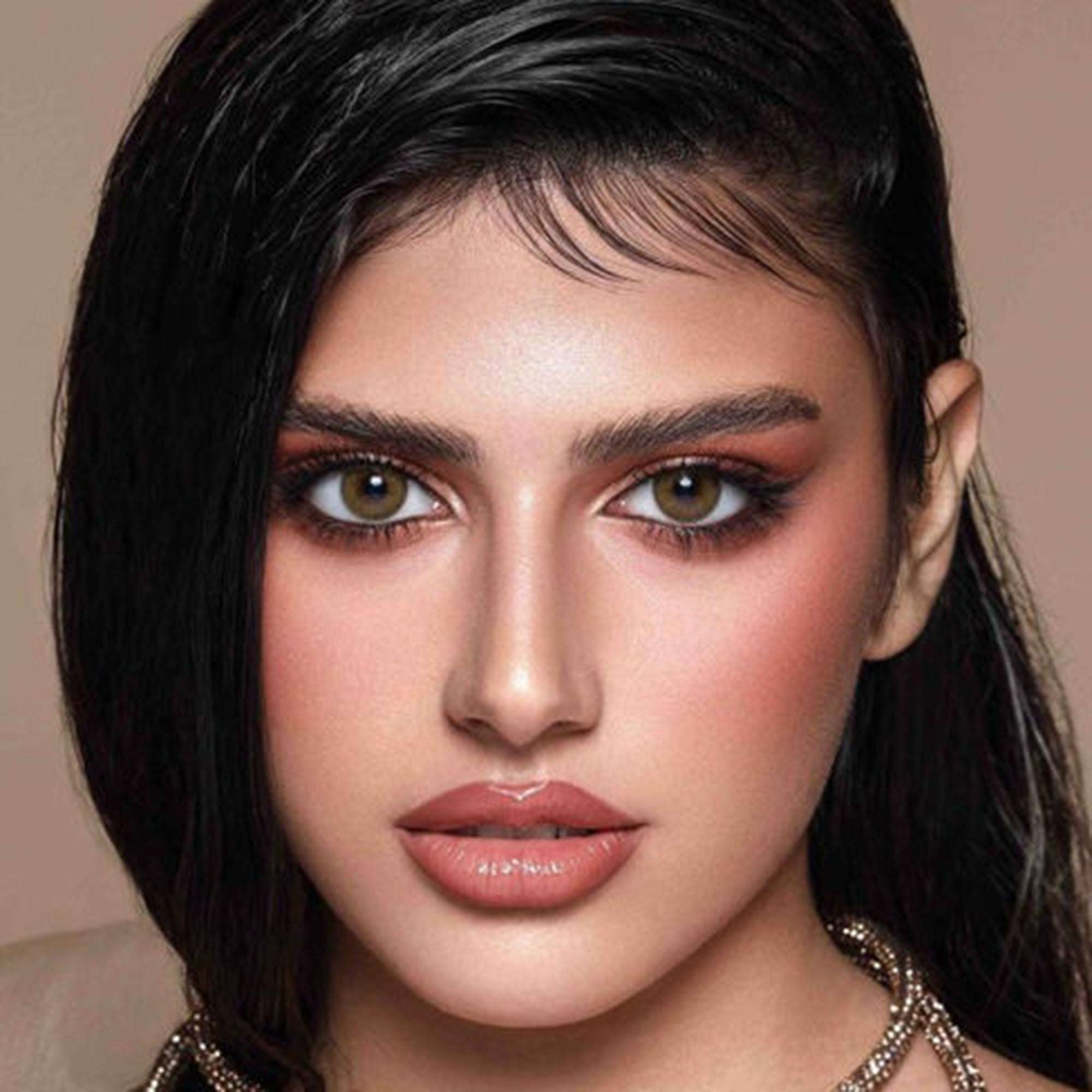 عدسات لاصقة ايليت ملونة