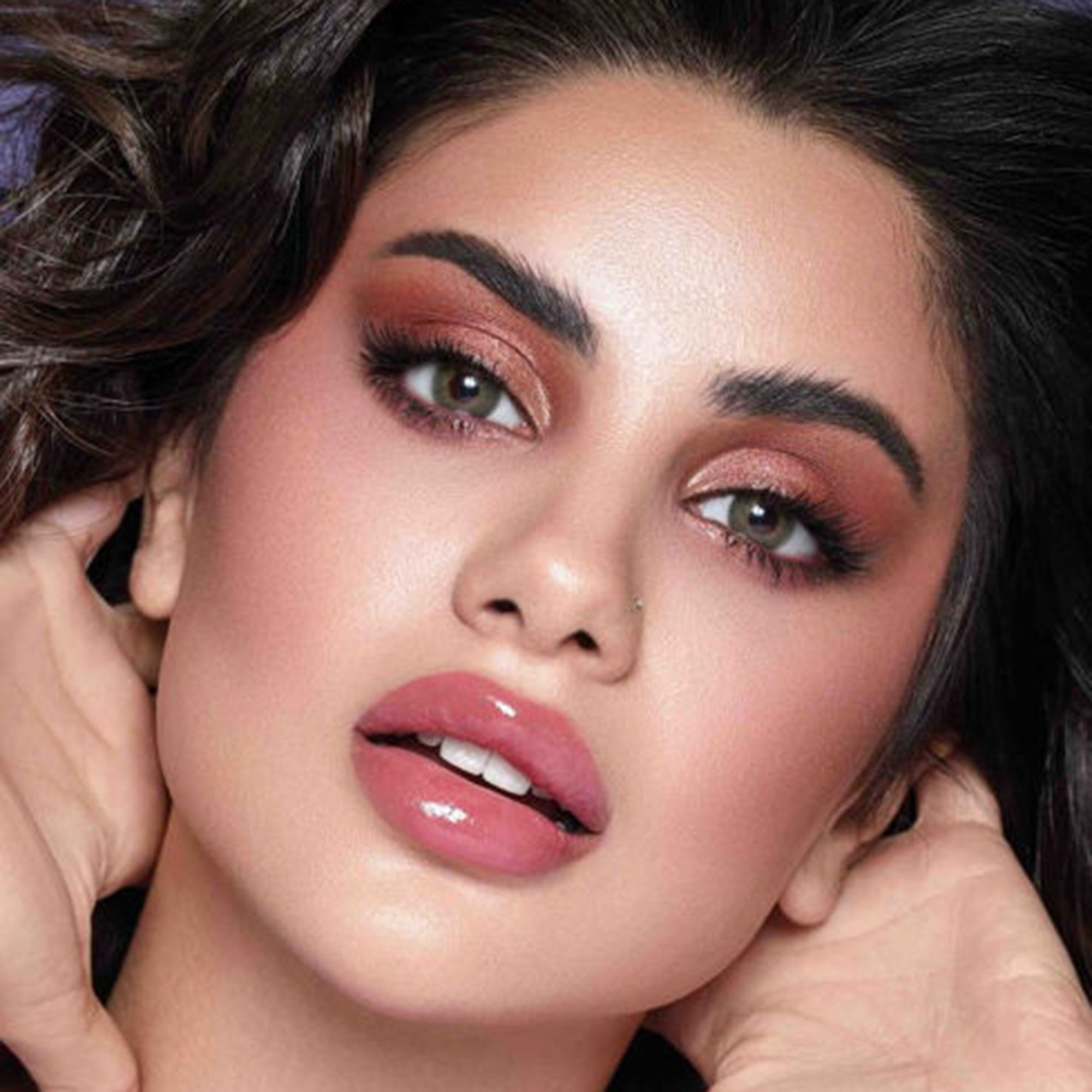 عدسات لاصقة ايليت ملونة