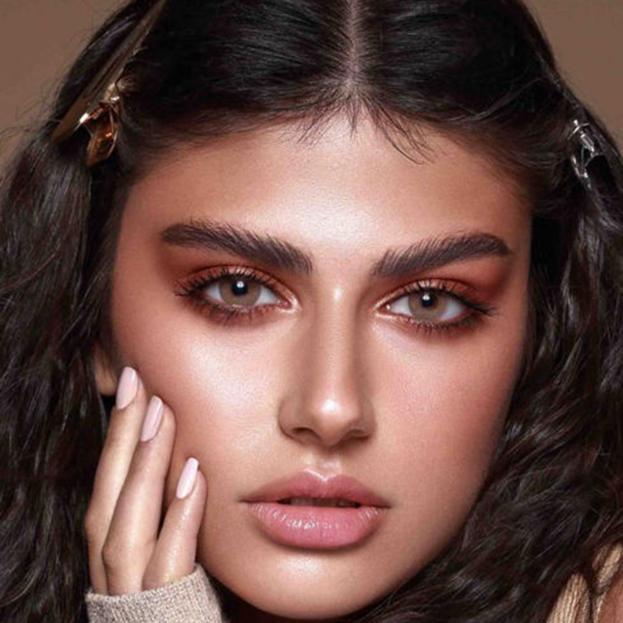 عدسات لاصقة ايليت ملونة