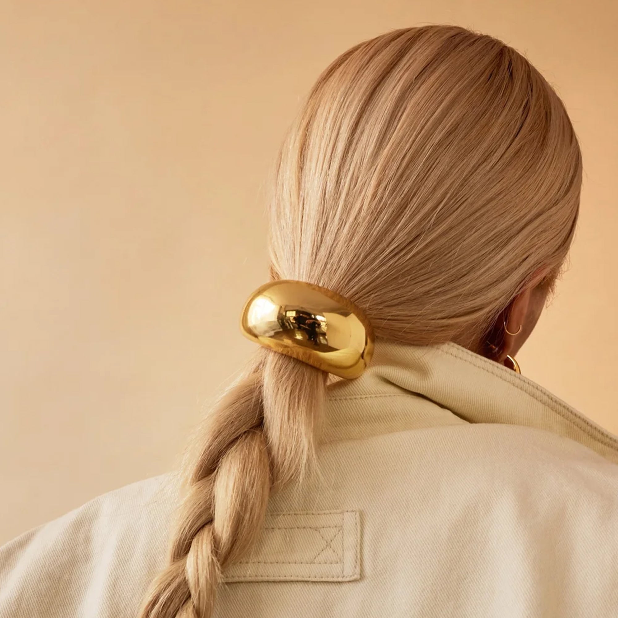 ربطة شعر على شكل قبة لامعة