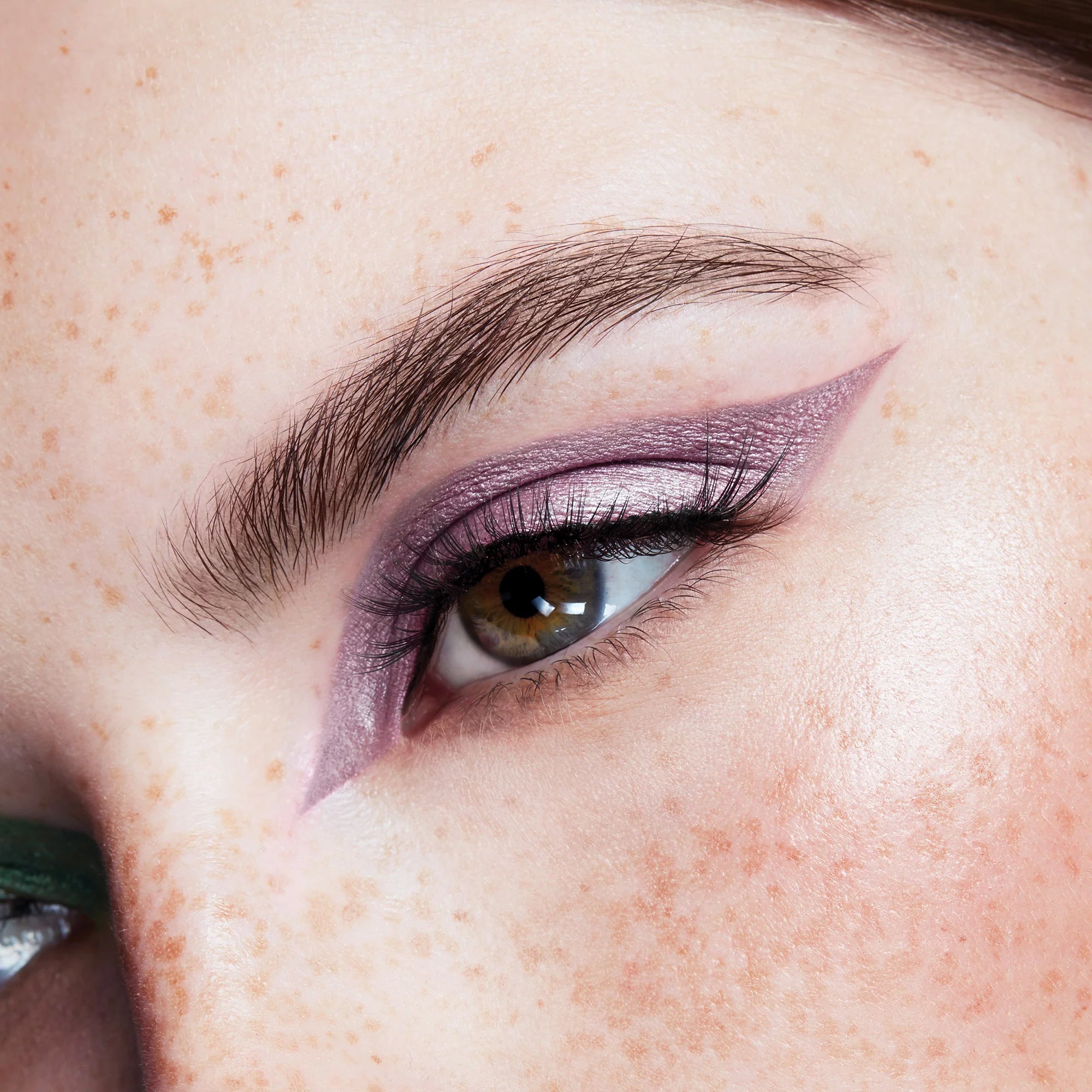 Shimmer & Glow Liquid Eye Shadow